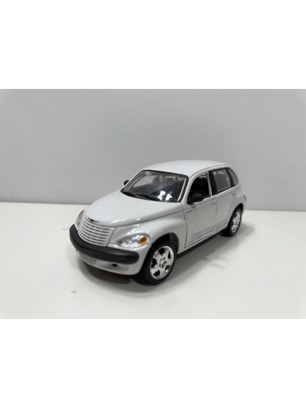 1:18 Maisto PT Crusier; White Diecast